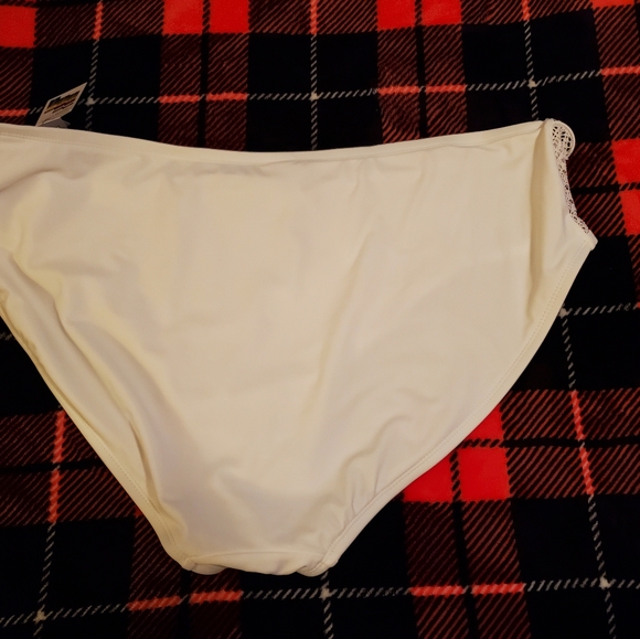 Time and Tru White two piece bathing suit. 2x bottoms/ 3x top.   NWT. - Picture 7 of 12
